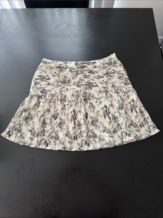 Express Dresses & Skirts - Express - Cream/Dark Green Mini Skirt with Floral Print